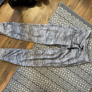 Lululemon on the move jogger NWOT